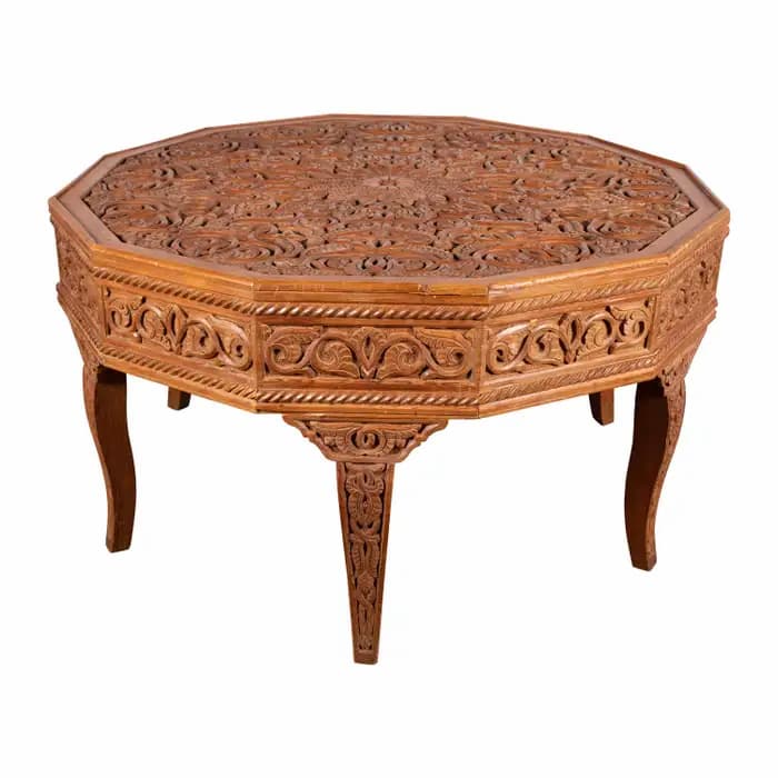 Table marocaine ancienne sculptée dans le bois de cèdre 