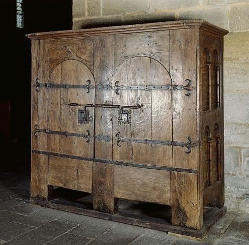 Armoire d'Aubazines, située dans l'abbaye de église paroissiale Notre-Dame à Aubazines