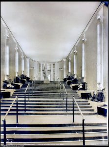 Escaliers du Grand salon avec des luminaires Perzel - Paquebot Normandie