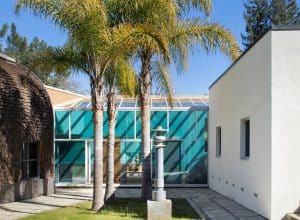 Entrée de l'ancienne Maison du designer David Kelley, par Ettore Sottsass